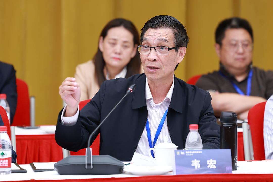 中国勘察设计协会高校分会副会长兼秘书长韦宏发表讲话
