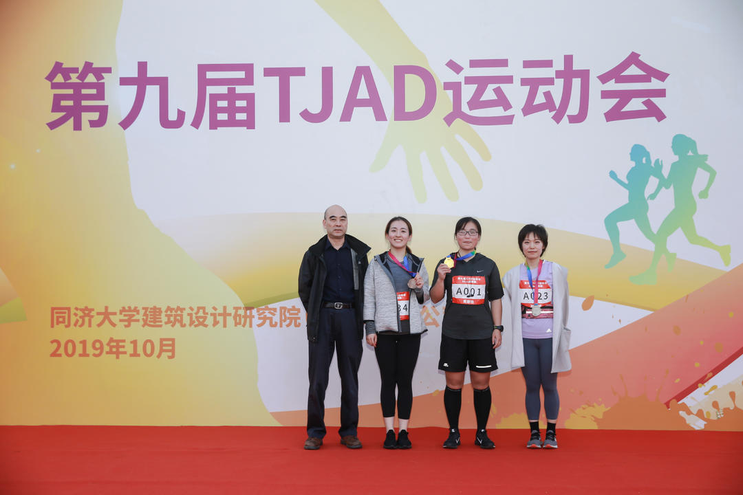 6km健康跑女子組30歲以下獲獎者：冠軍黃思怡，亞軍孫若琪，季軍張思聰